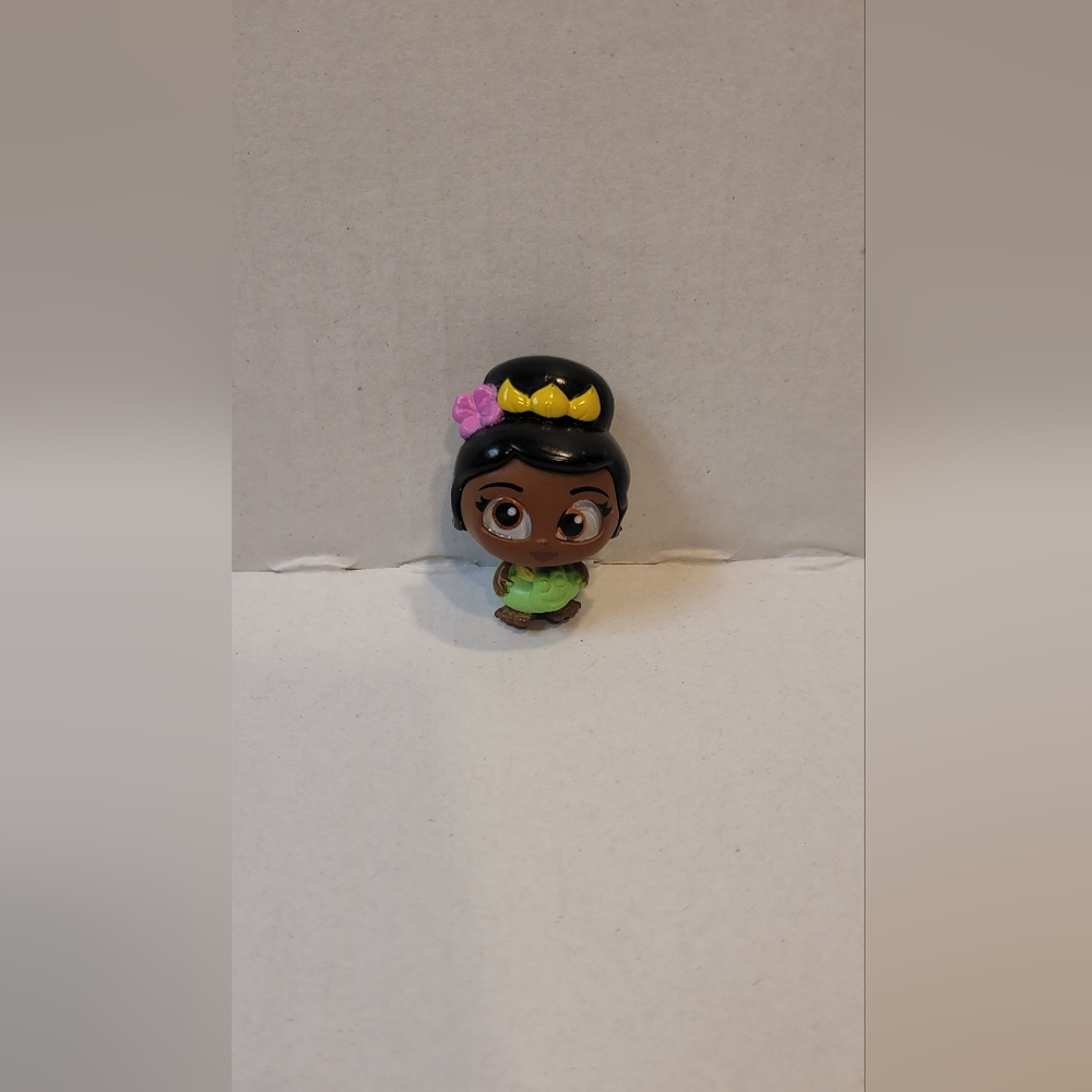 Disney Doorables Tropical Getaway Tiana figure